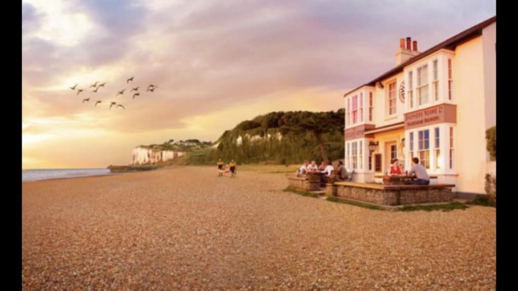 Foxes Sea Side Retreat Deluxe Chalet Is A Lovely Holiday Home Tucked Away On The Kent Coast Kingsdown  Kültér fotó