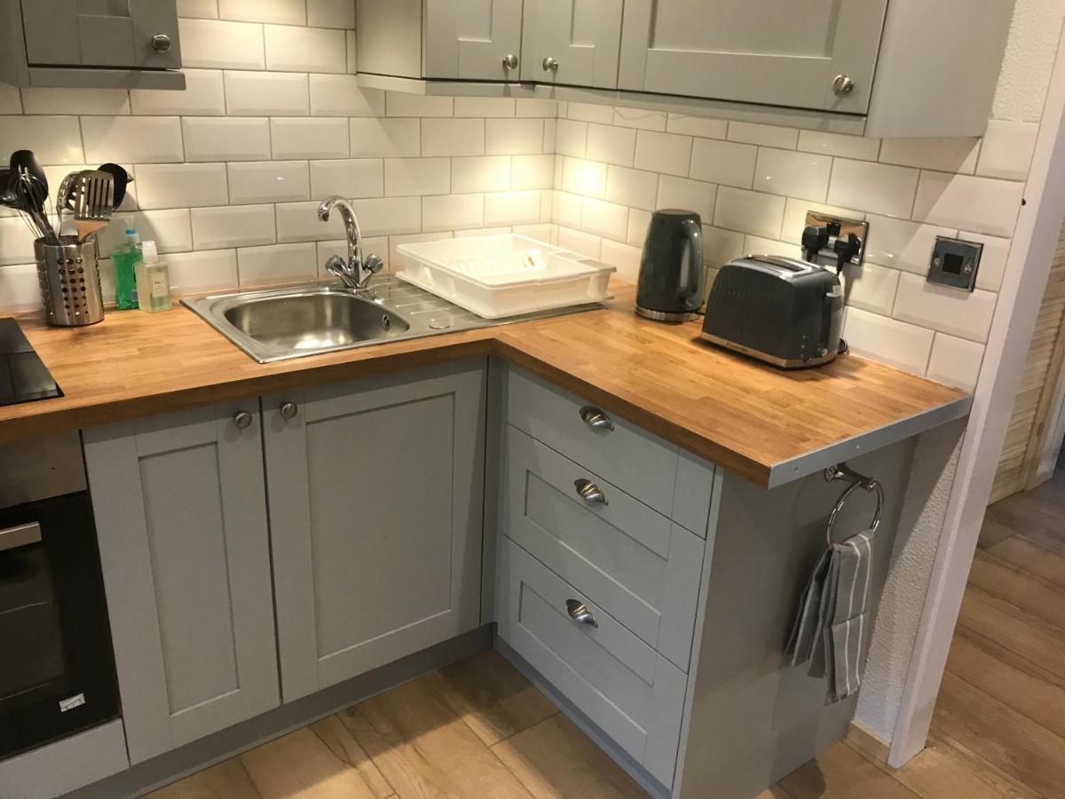 Foxes Sea Side Retreat Deluxe Chalet Is A Lovely Holiday Home Tucked Away On The Kent Coast Kingsdown  Kültér fotó