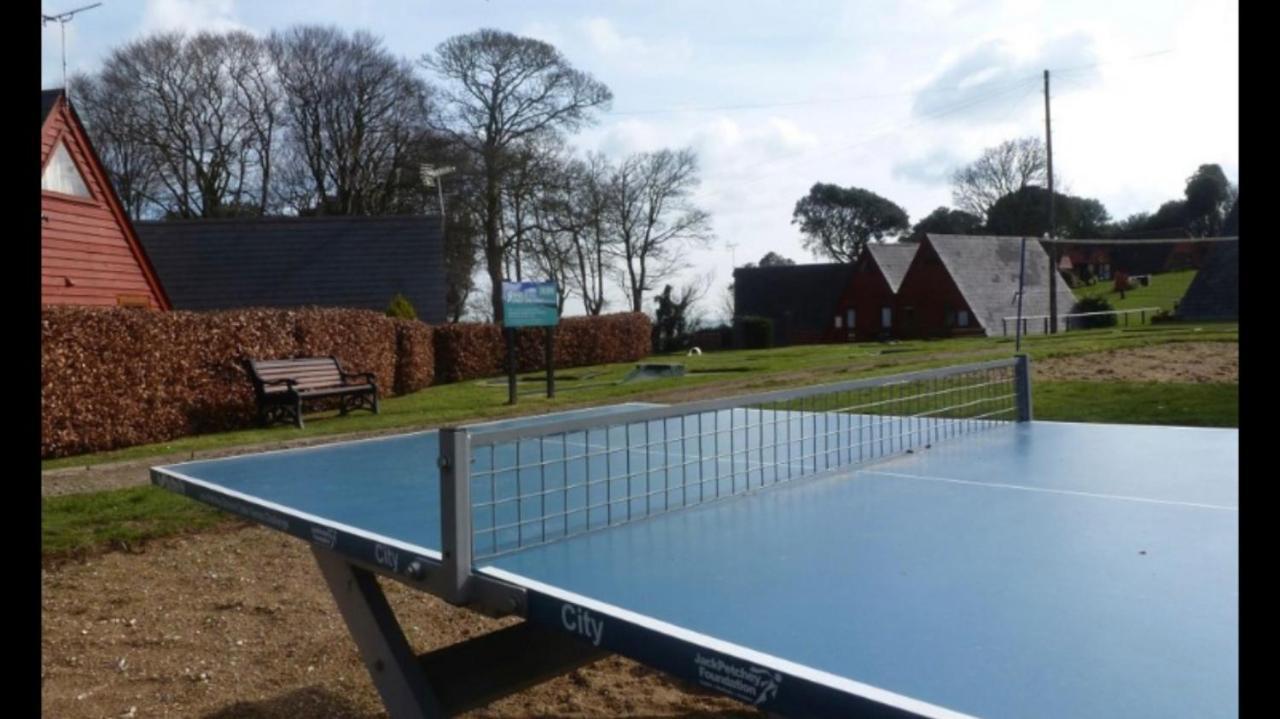 Foxes Sea Side Retreat Deluxe Chalet Is A Lovely Holiday Home Tucked Away On The Kent Coast Kingsdown  Kültér fotó