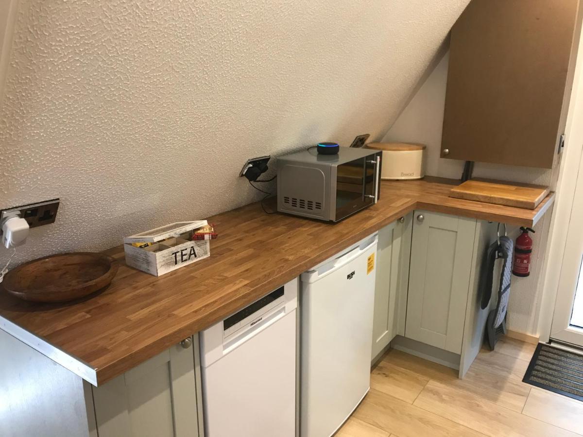 Foxes Sea Side Retreat Deluxe Chalet Is A Lovely Holiday Home Tucked Away On The Kent Coast Kingsdown  Kültér fotó